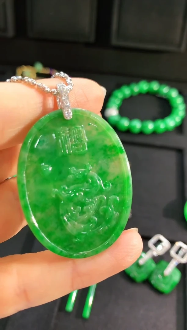 【闪购商品】翡翠吊坠(不含链)18K金镶嵌吊坠