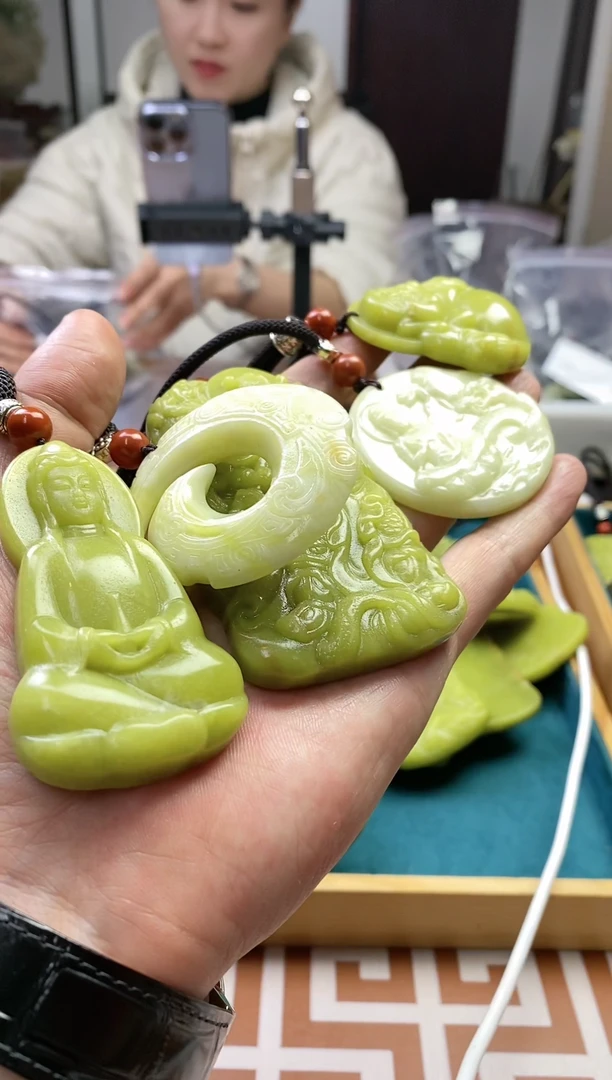 【闪购商品】蛇纹石玉其它未镶嵌多样性发货一个
