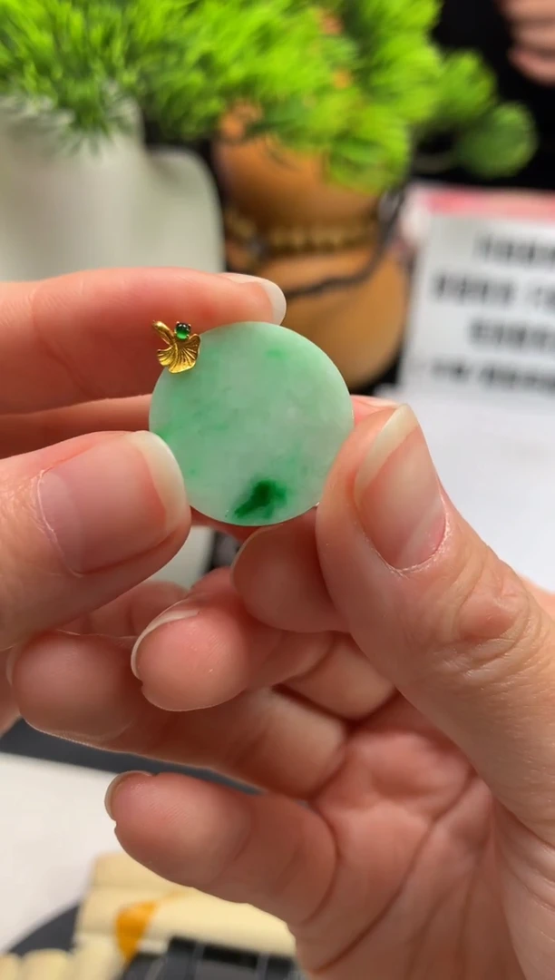 颈饰未镶嵌翡翠贝*---120000