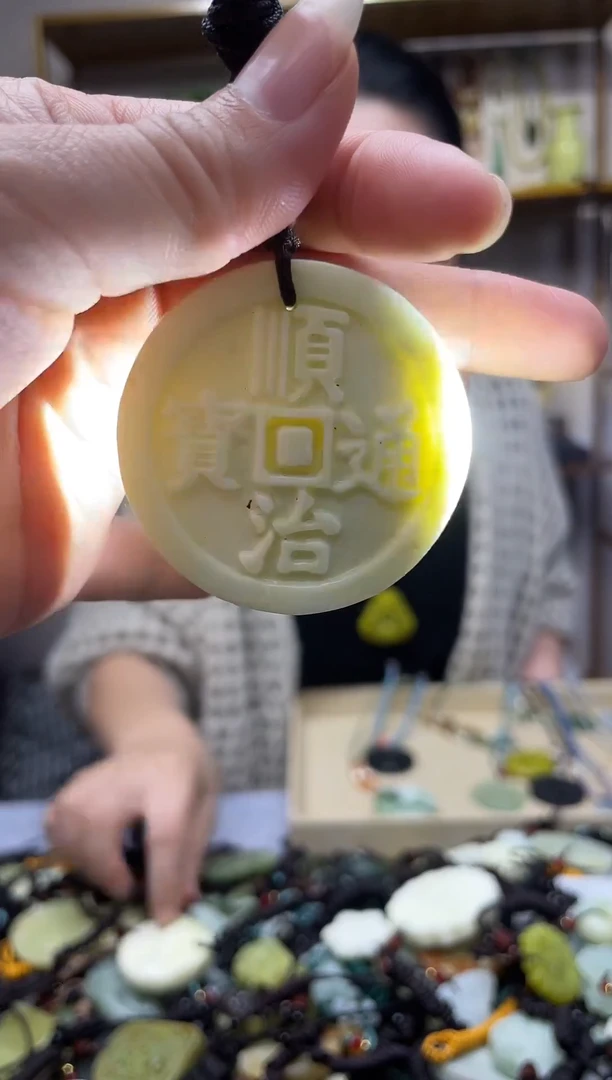 未镶嵌岫玉吊坠`