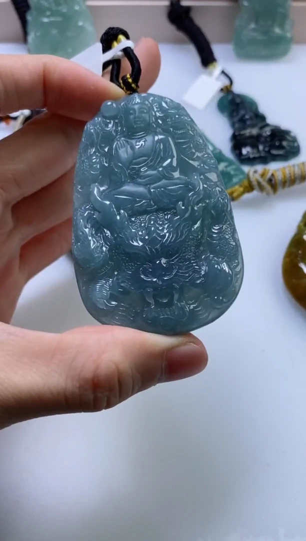 翡翠挂件未镶嵌