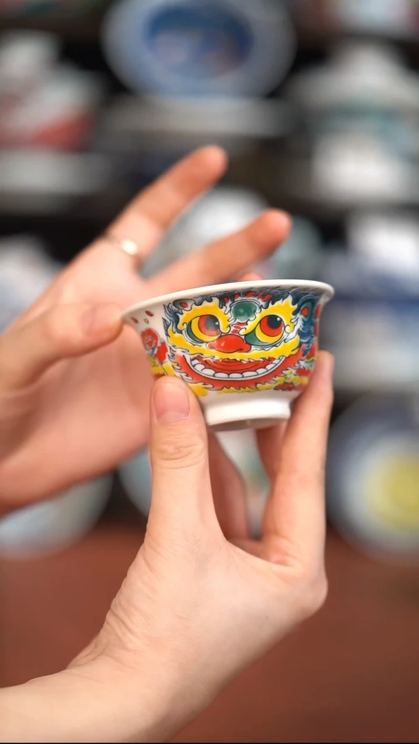 瓷片昨明醒狮压手杯（福利价格）