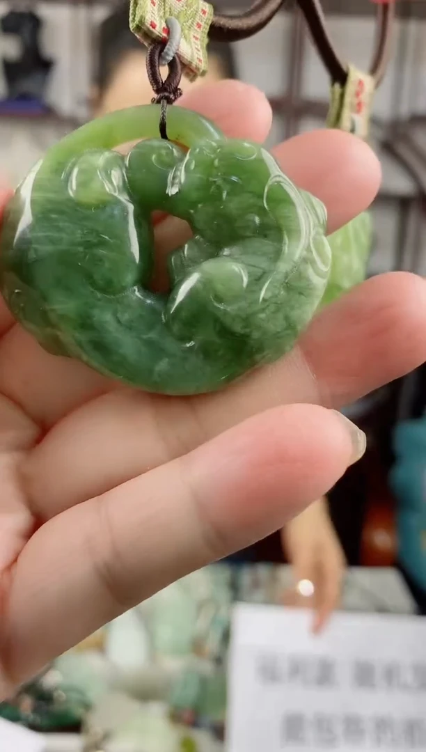 未镶嵌岫玉颈饰貔求