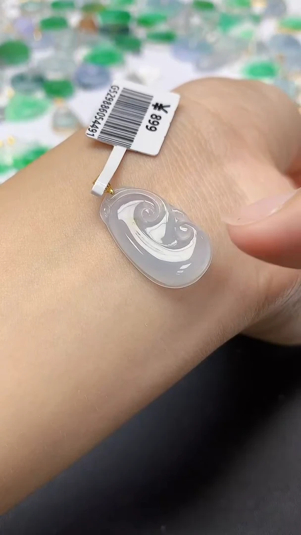 翡翠18K金镶嵌颈饰天然缅甸a货翡翠