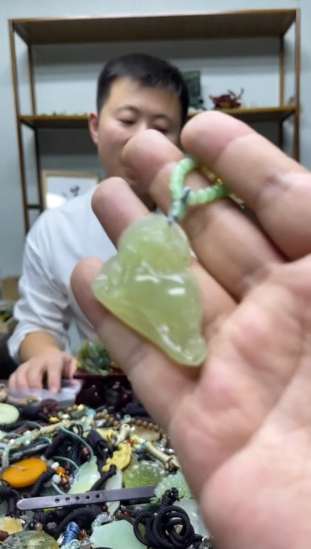 未镶嵌岫玉吊坠·