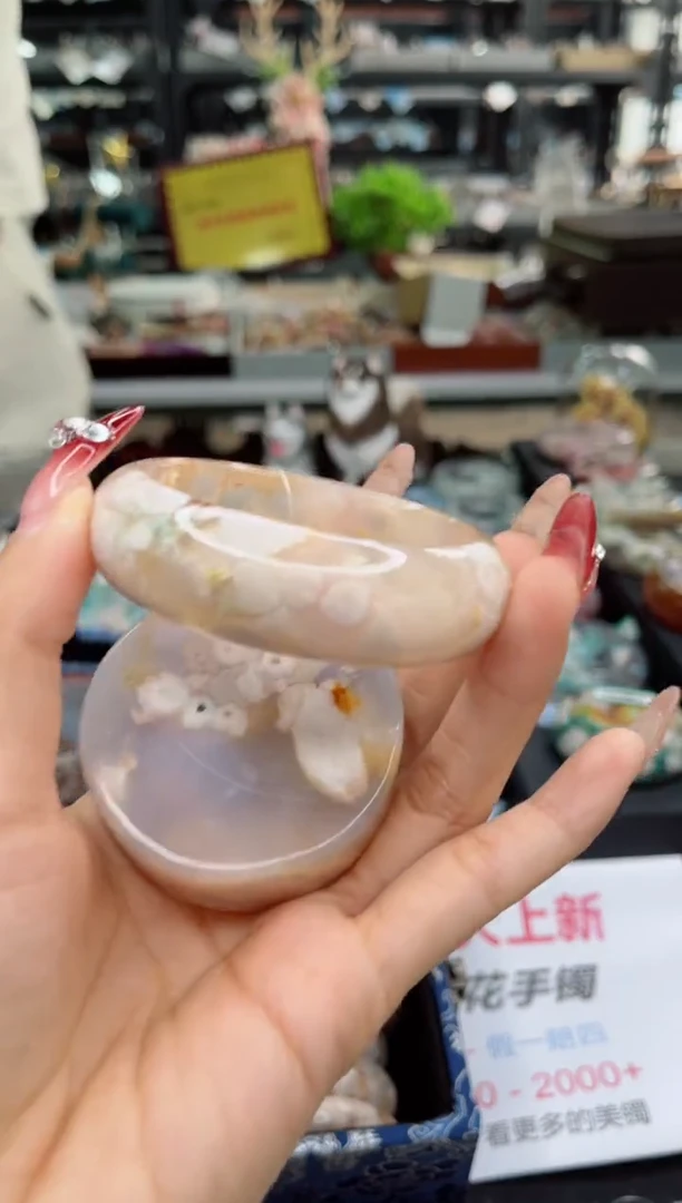 【闪购商品】石英质玉手镯未镶嵌55圈口（赠品镯心）1600039