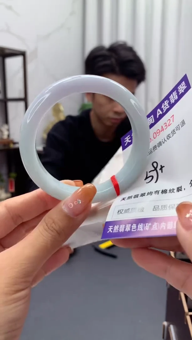 未镶嵌手镯翡翠有纹，完美者勿拍