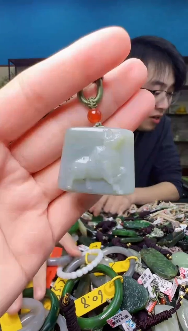 颈饰未镶嵌和田玉1