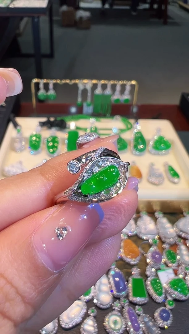 【闪购商品】翡翠戒指18K金镶嵌翡翠