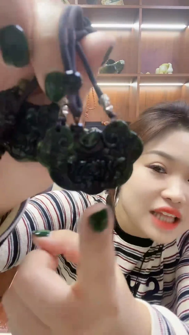 未镶嵌蛇纹石玉吊坠多样性发其中之一