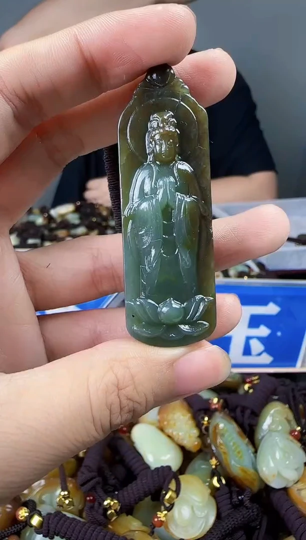 和田玉未镶嵌颈饰1