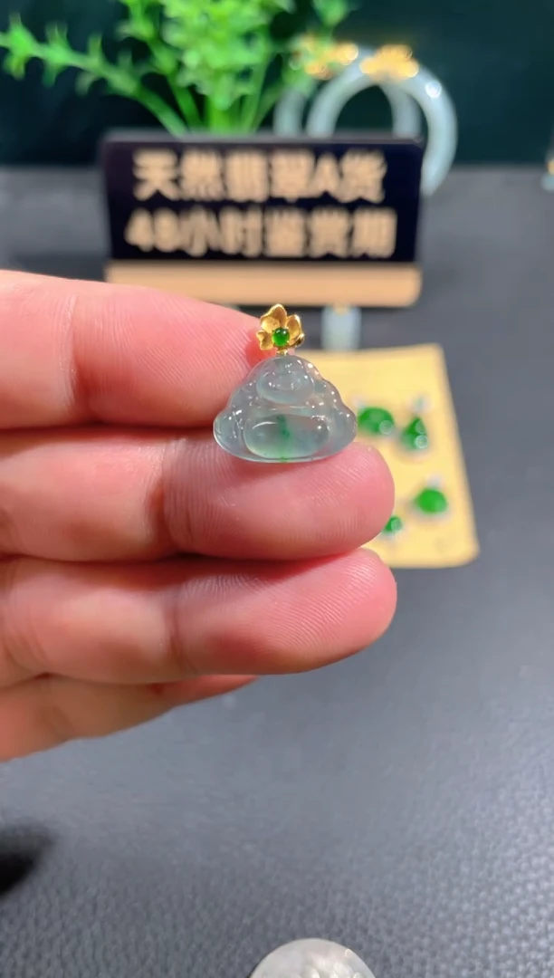 翡翠18K金镶嵌颈饰翡翠