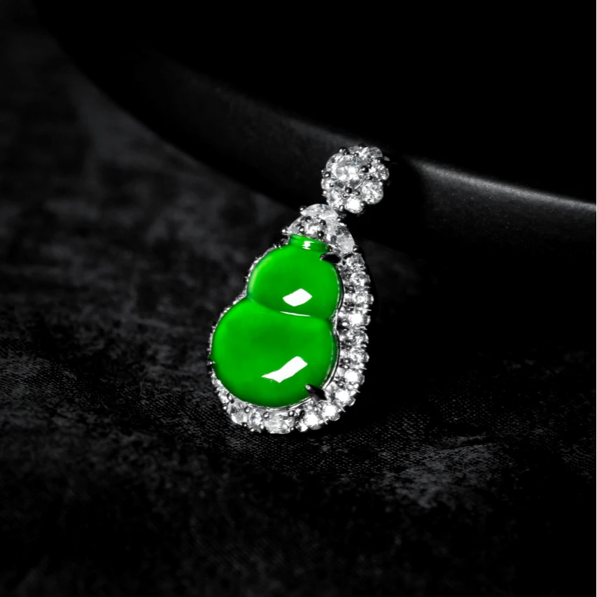 S925银镶嵌颈饰天然A货翡翠葫芦吊坠气质简约危地马拉