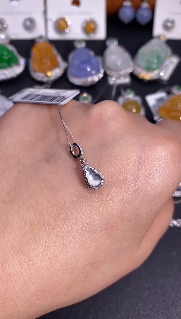 【闪购商品】翡翠颈饰18K金镶嵌吊坠