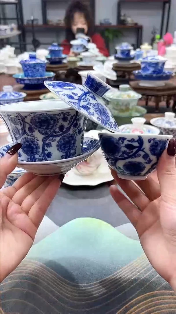 【闪购商品】320釉下彩仿古青花缠枝莲盖碗+1杯