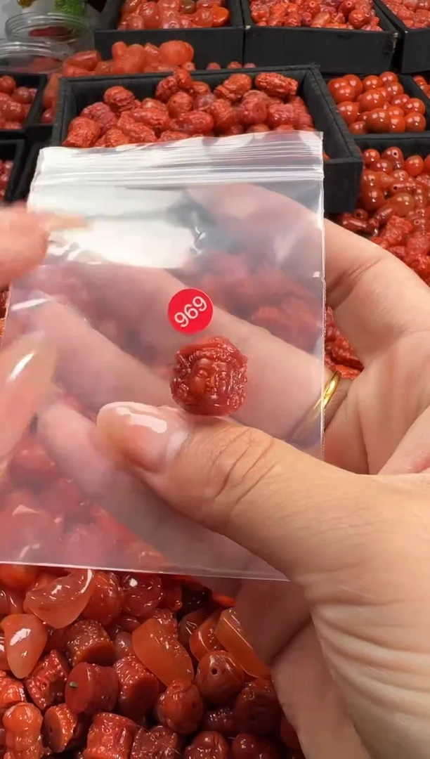 颈饰未镶嵌南红玛瑙1