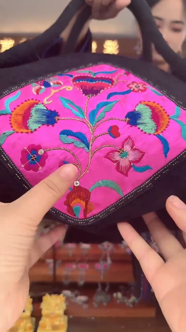 【闪购商品】织绣扶光苗绣传承L4