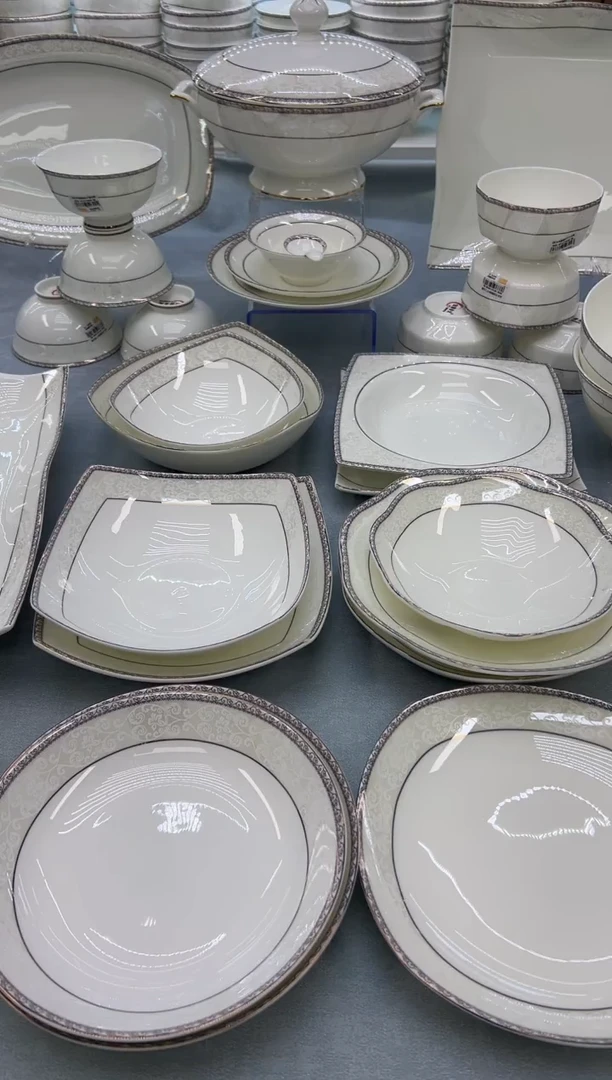 骨瓷玲珑7.5方2个