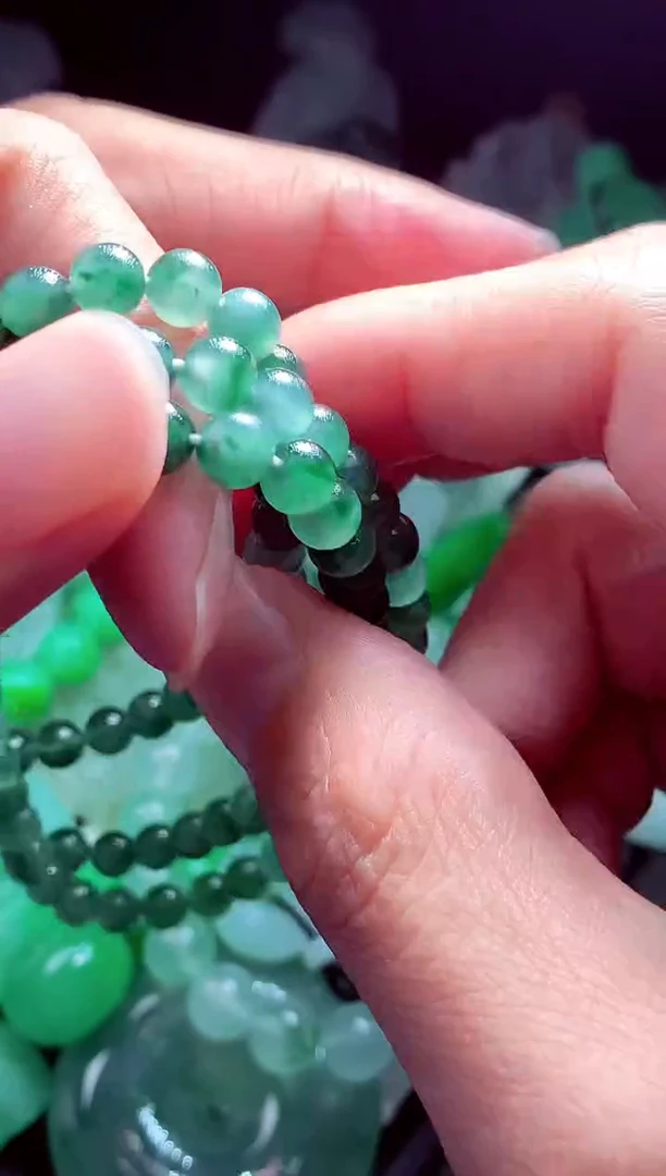 未镶嵌定制翡翠秀*?翡翠毛货定制