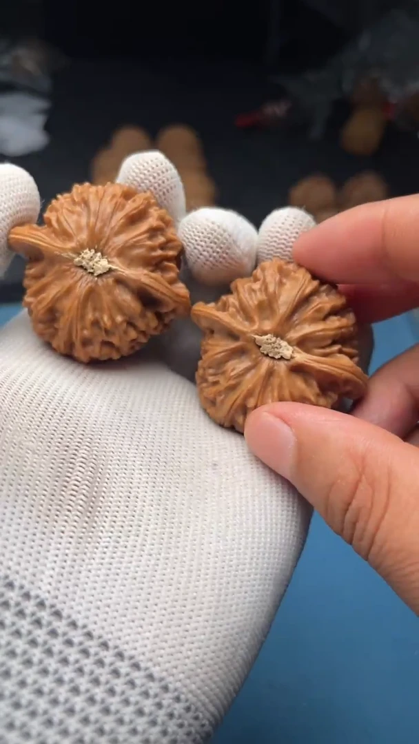 桃核把件a49  宫灯 42尺