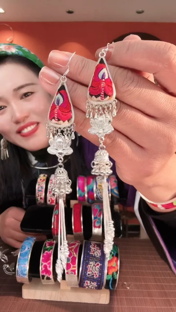 织绣手工苗绣刺绣首饰54