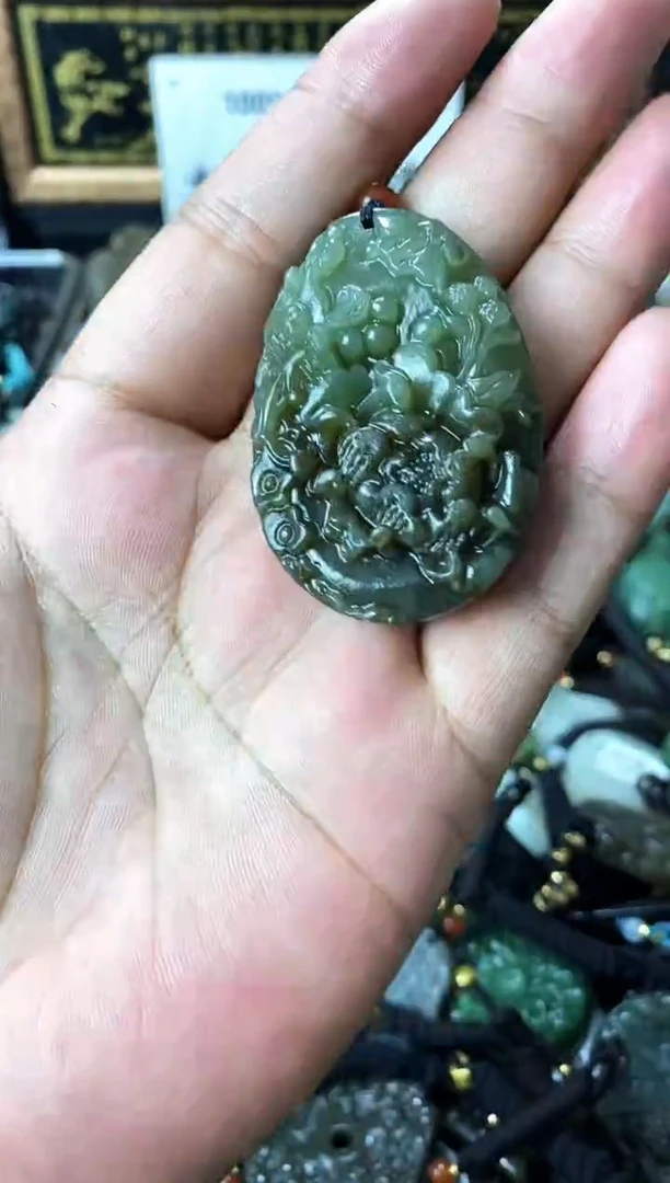 颈饰未镶嵌和田玉1