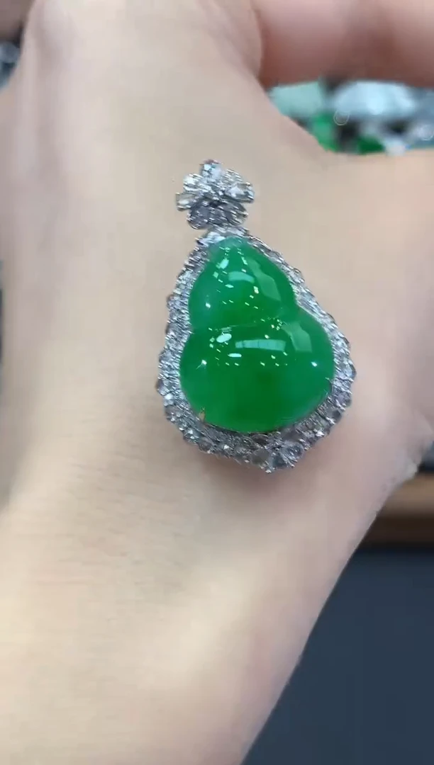 吊坠(不含链)18K金镶嵌翡翠C383