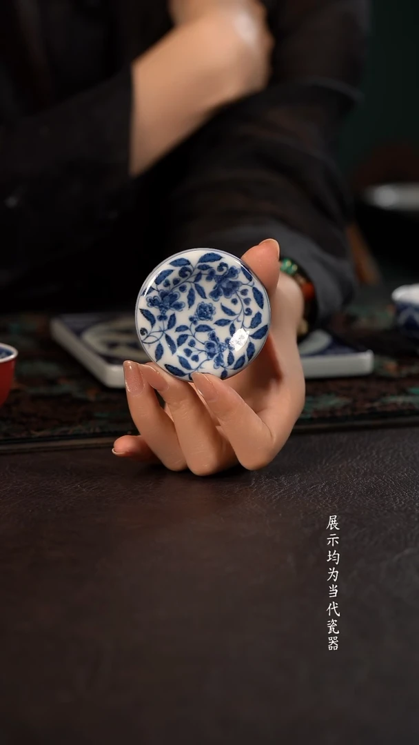 子润窑白地茶花曲奇盖置