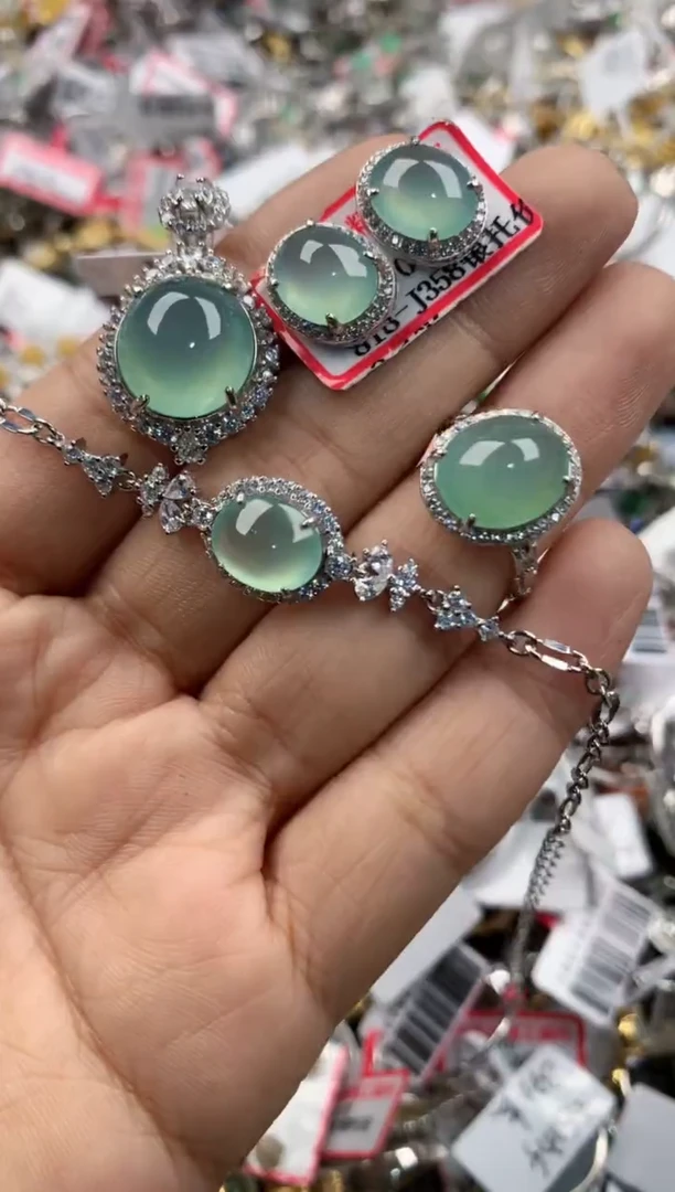 银S925镶嵌戒指翡翠666              5