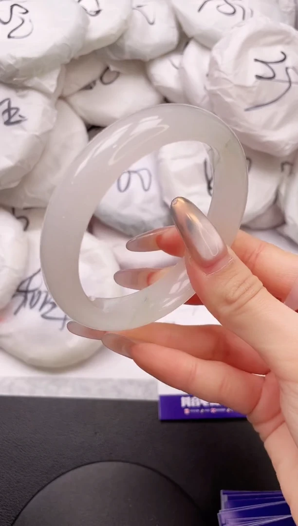 【闪购商品】石英质玉手镯未镶嵌26K07-59