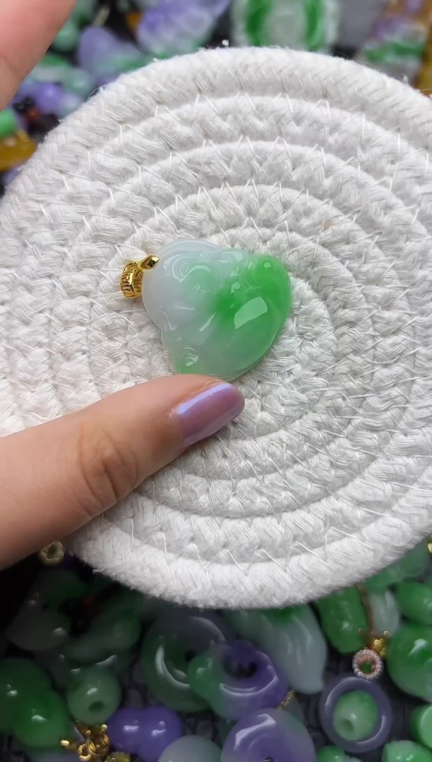 颈饰未镶嵌翡翠缅甸翡翠吊坠