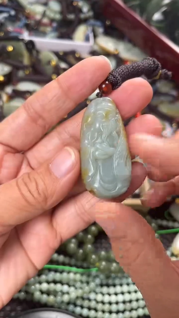 【闪购商品】和田玉颈饰未镶嵌多样性发货没有证书，拍一发一.有瑕