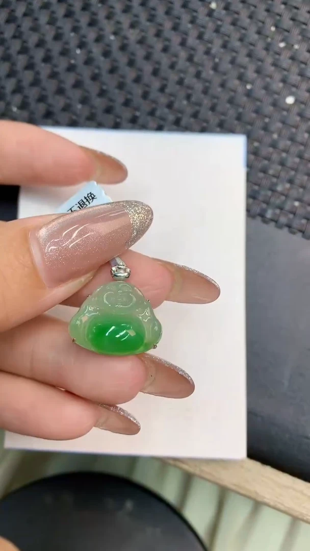 颈饰18K金镶嵌翡翠1