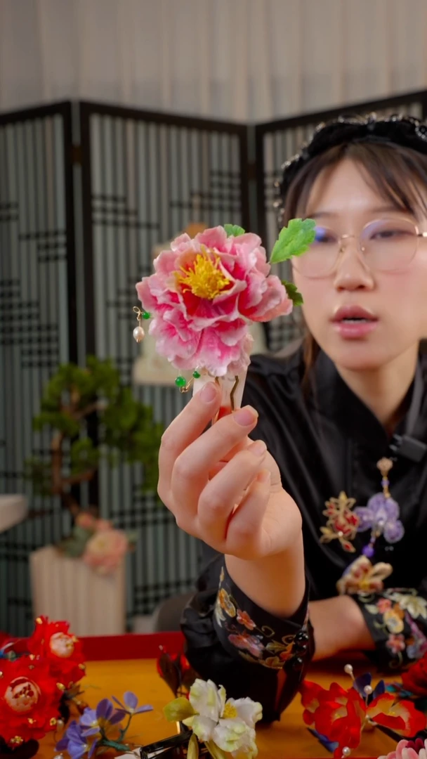 刺绣非遗绒花苏绣饰品
