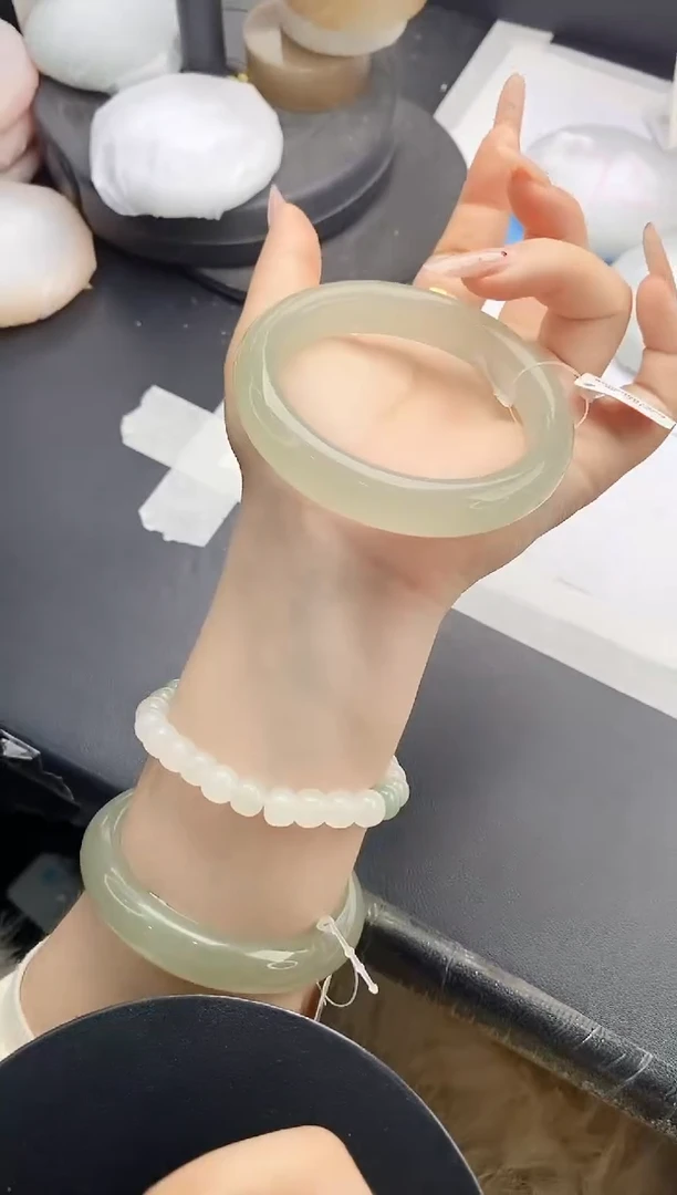 未镶嵌手镯石英质玉w19-DB58+