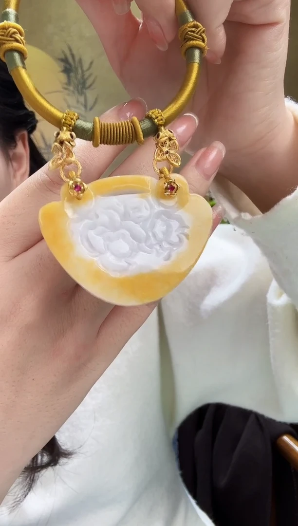 颈饰未镶嵌翡翠吊坠