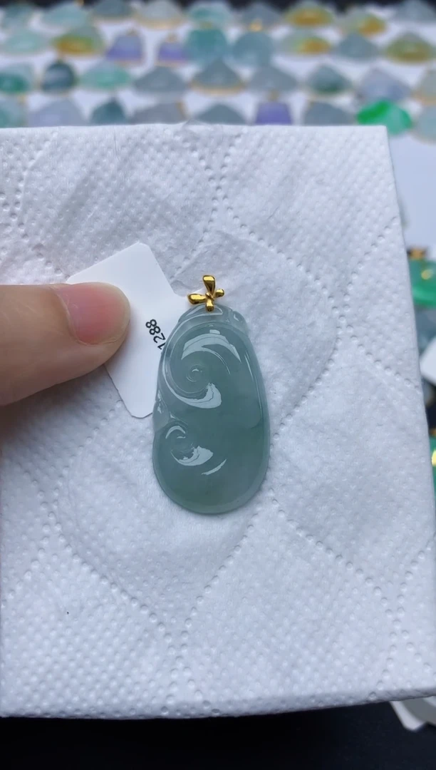 翡翠18K金镶嵌颈饰天然缅甸A货翡翠