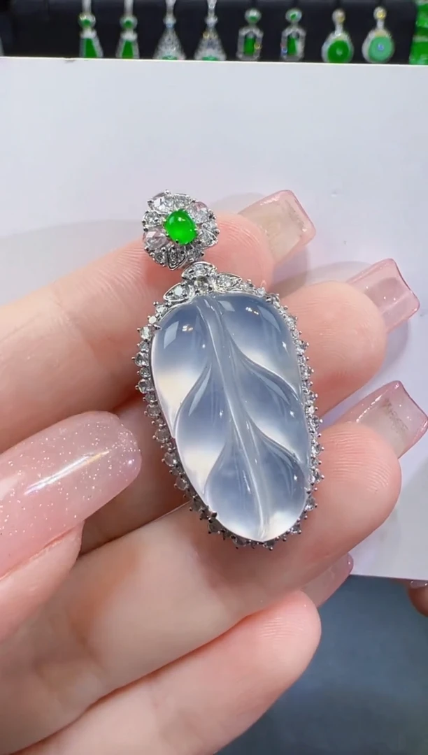 【闪购商品】翡翠吊坠(不含链)18K金镶嵌吊坠