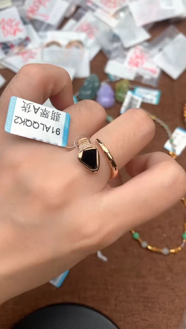 18K金镶嵌挂件翡翠一