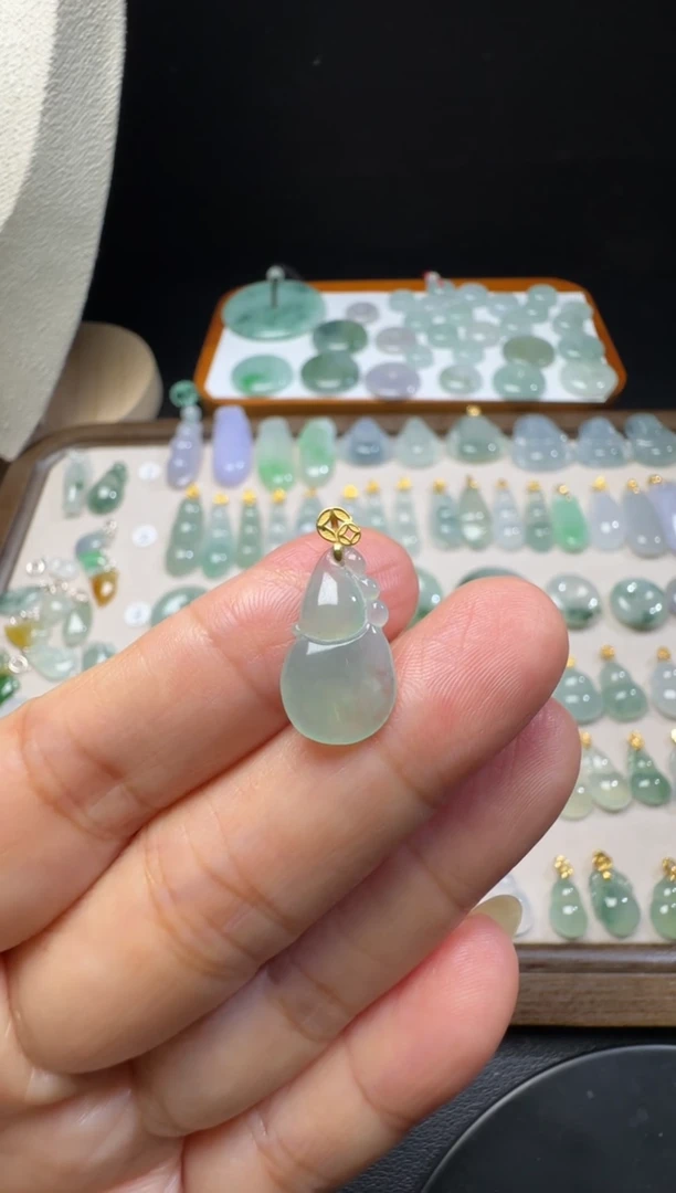 翡翠18K金镶嵌吊坠(不含链)小葫芦