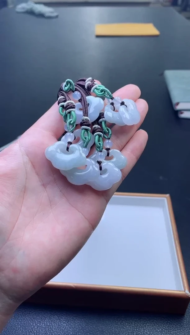 翡翠未镶嵌颈饰多样性发一件