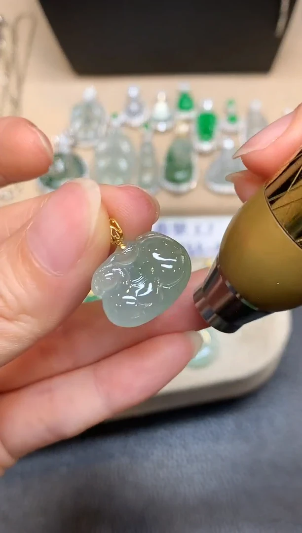 颈饰18K金镶嵌翡翠唐马【无服务费