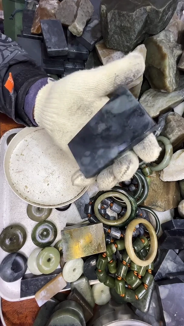 未镶嵌和田玉珠宝半成品毛料