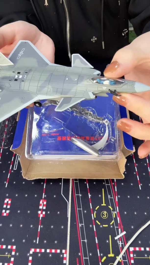 1/100合金歼20S飞机模型