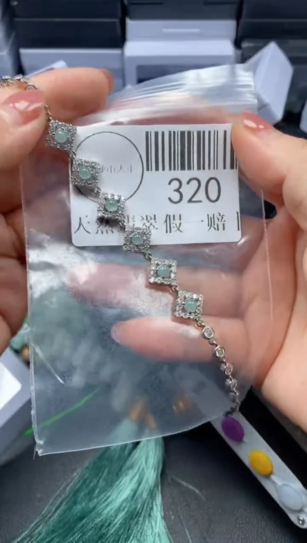 吊坠(不含链)未镶嵌翡翠320