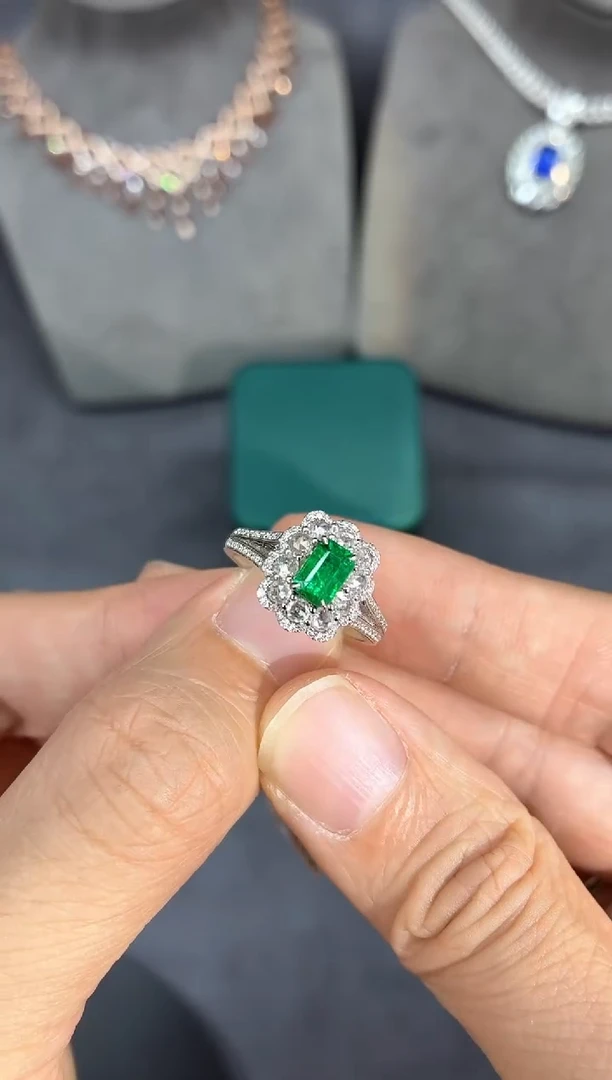 18K金镶嵌戒指祖母绿【闪购】0.62ct/七天鉴赏