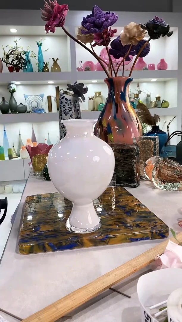 是**呀慕忆家手作琉璃花瓶