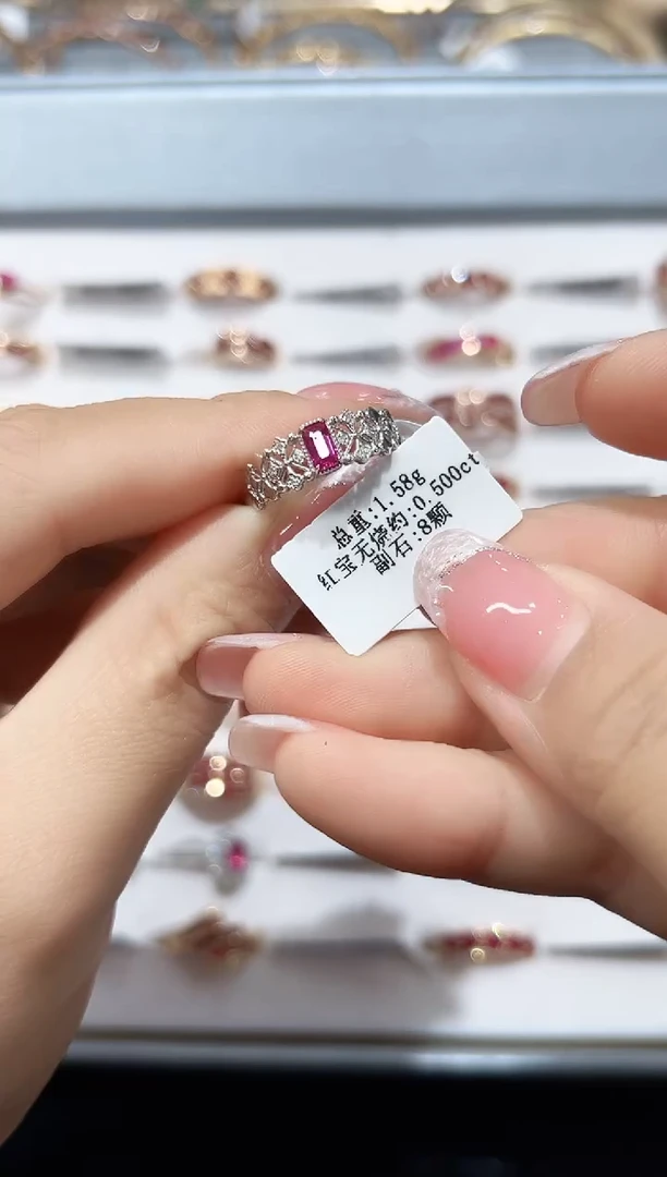 戒指18K金镶嵌红宝石·