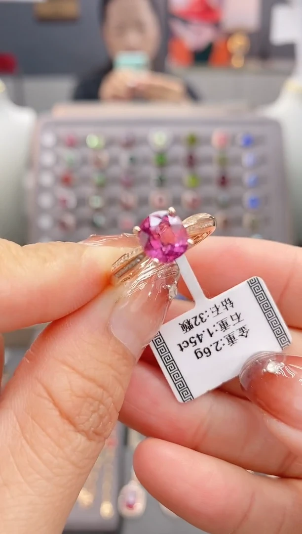 18K金镶嵌戒指碧玺1.45