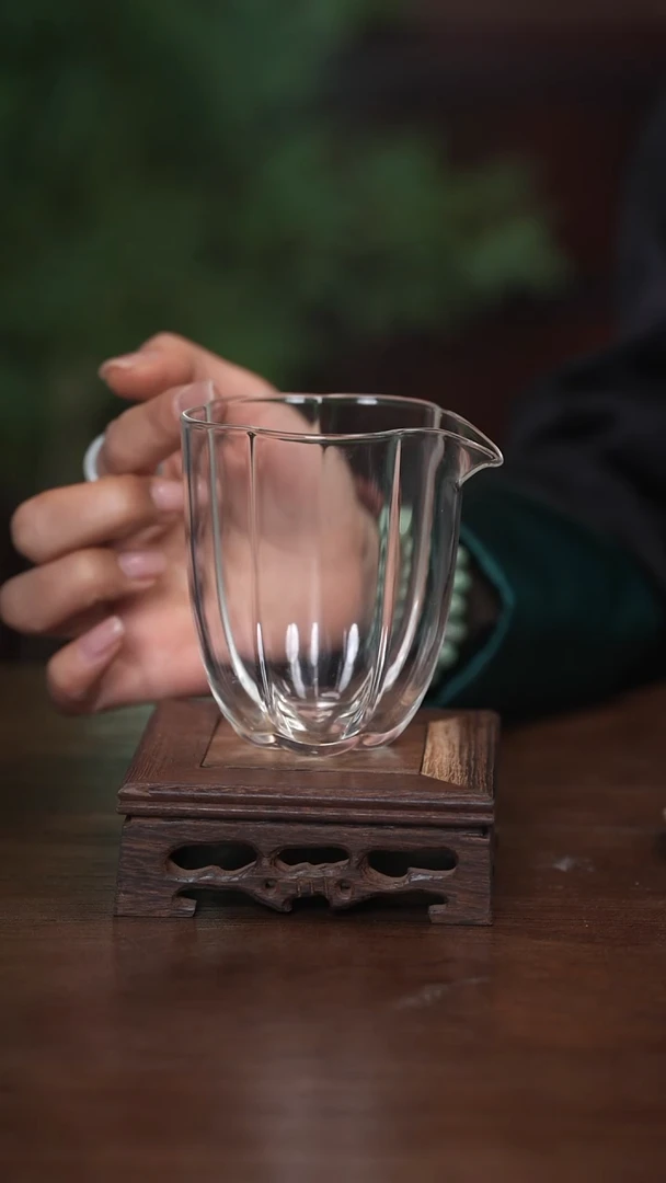 【闪购商品】宋制极美茶周边花口玻璃公道杯